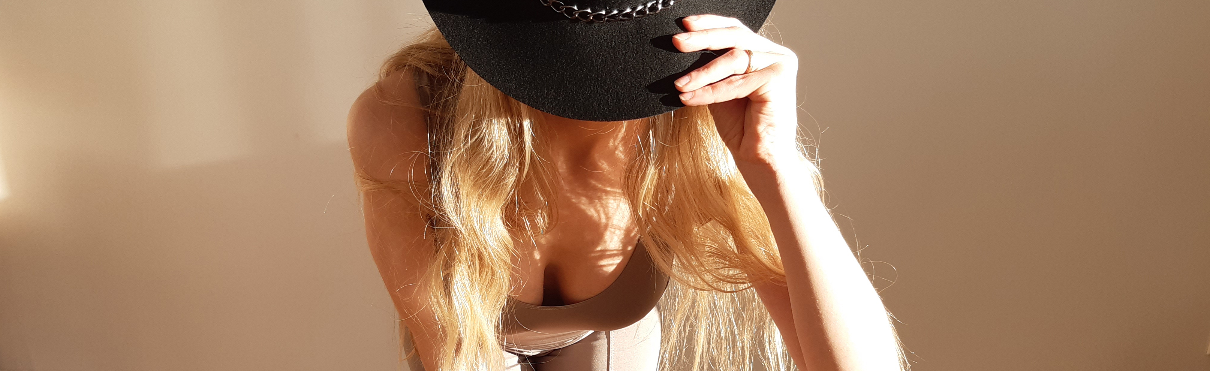 FabulousFoxFree OnlyFans header