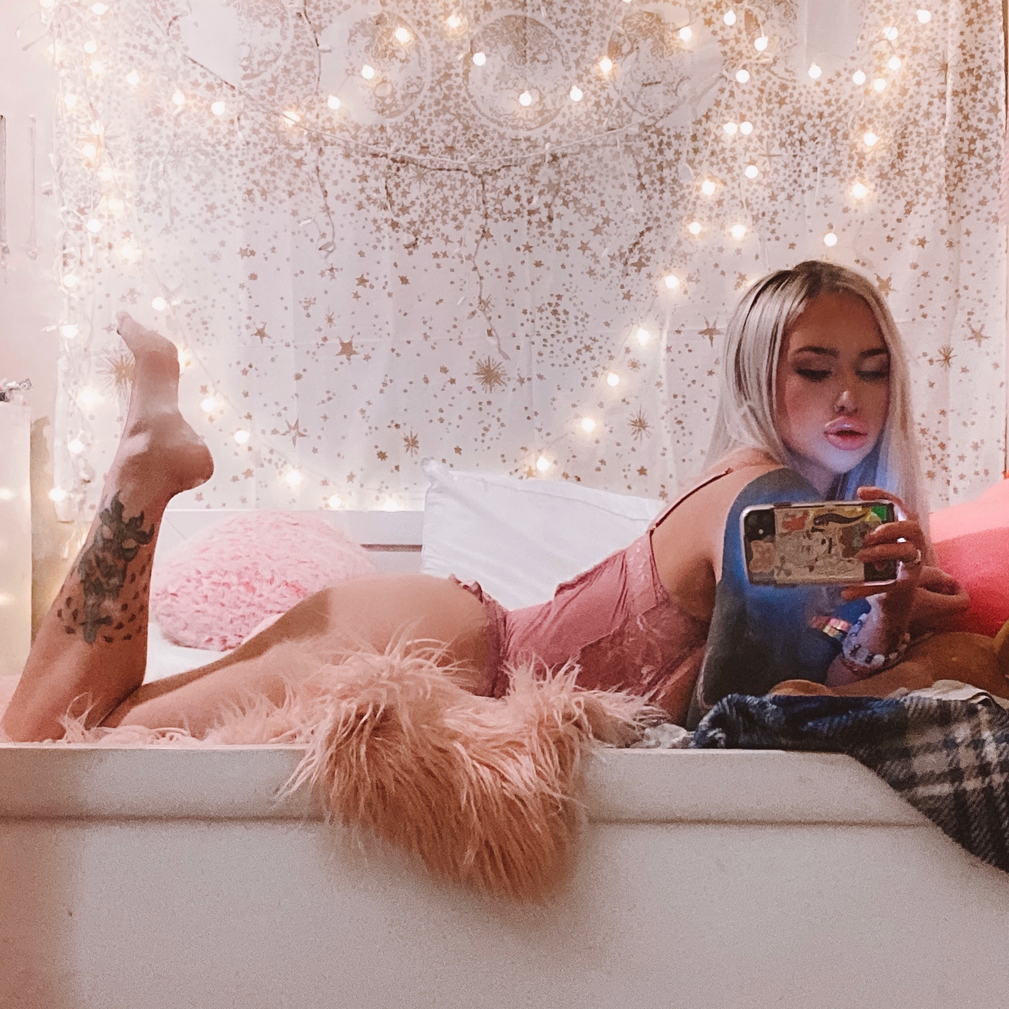 sum.r OnlyFans header