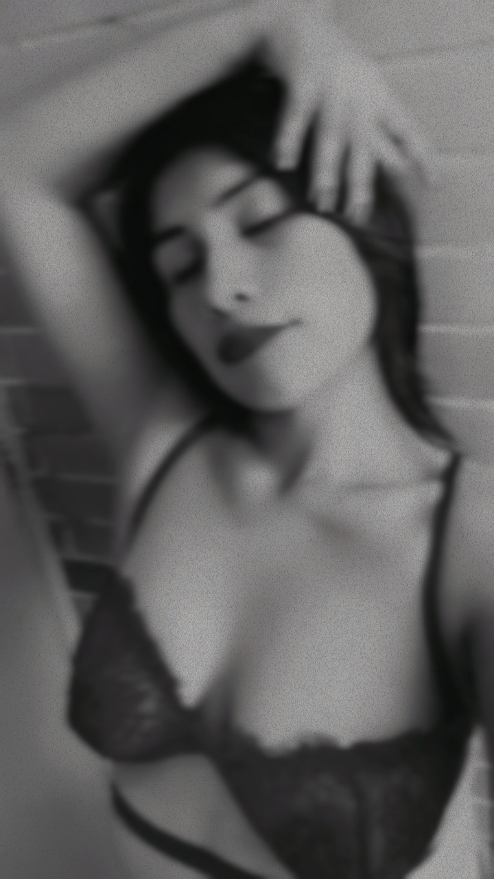 Faly flores OnlyFans