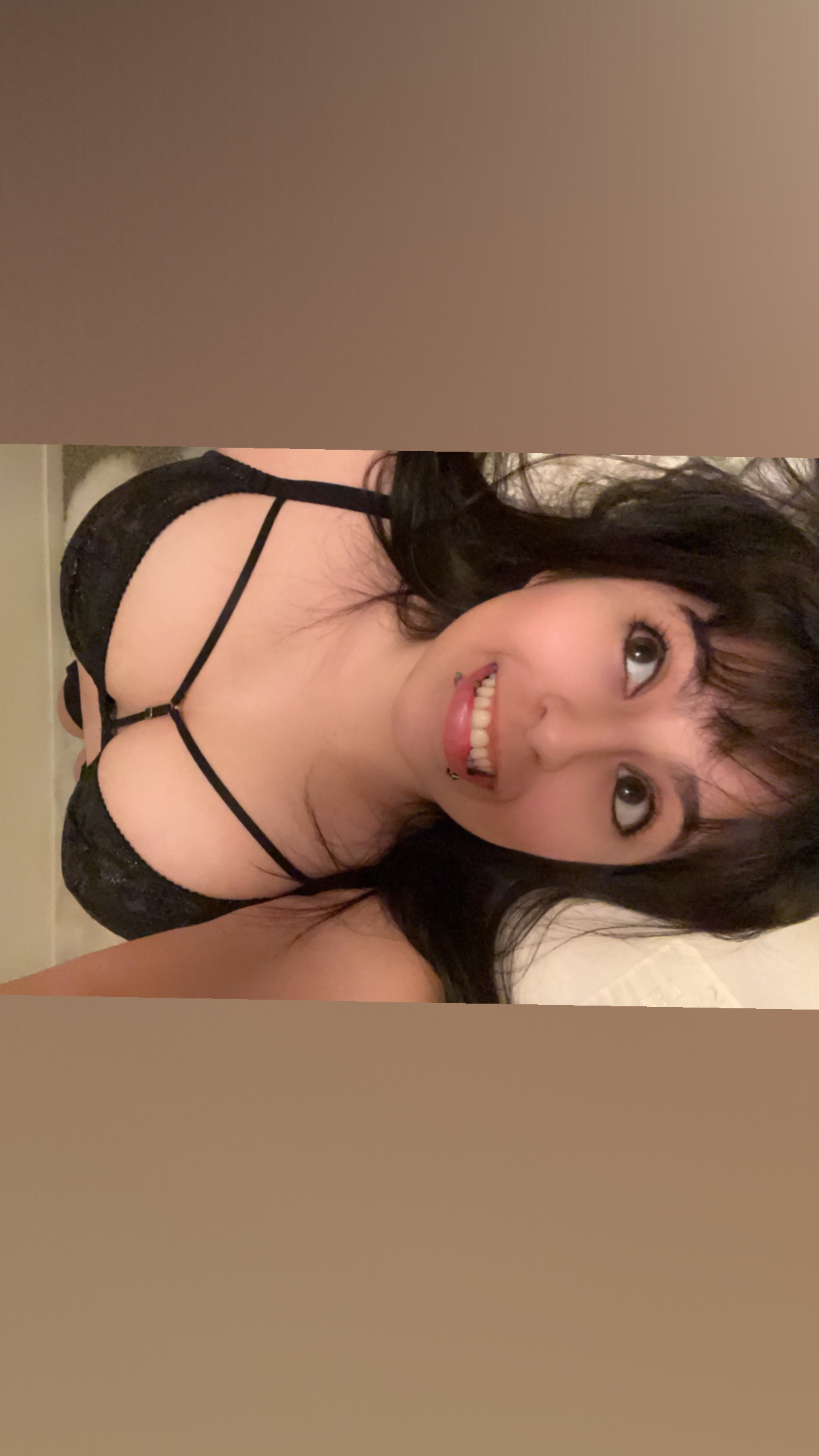 Farrah OnlyFans header