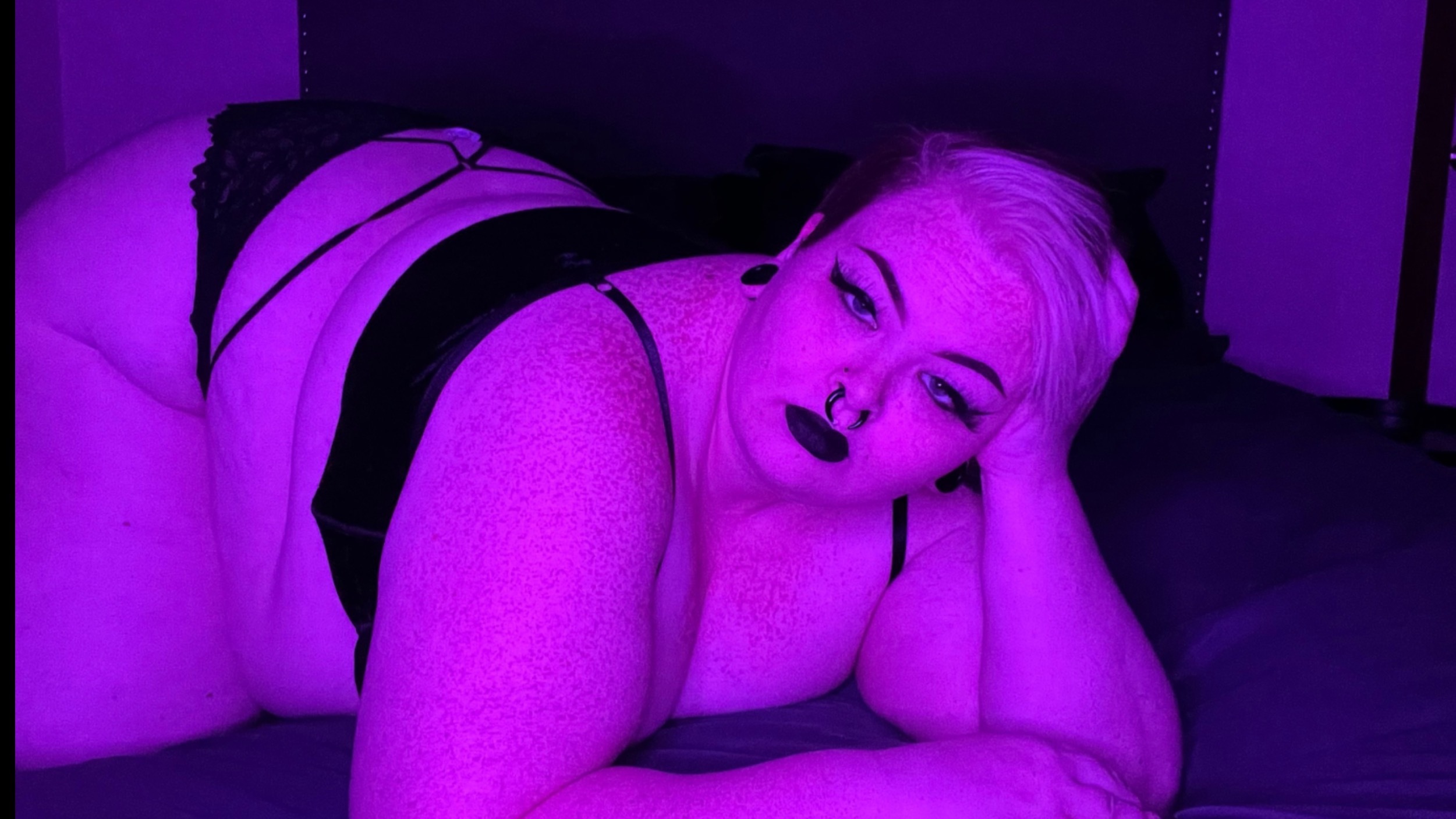 Faye OnlyFans header
