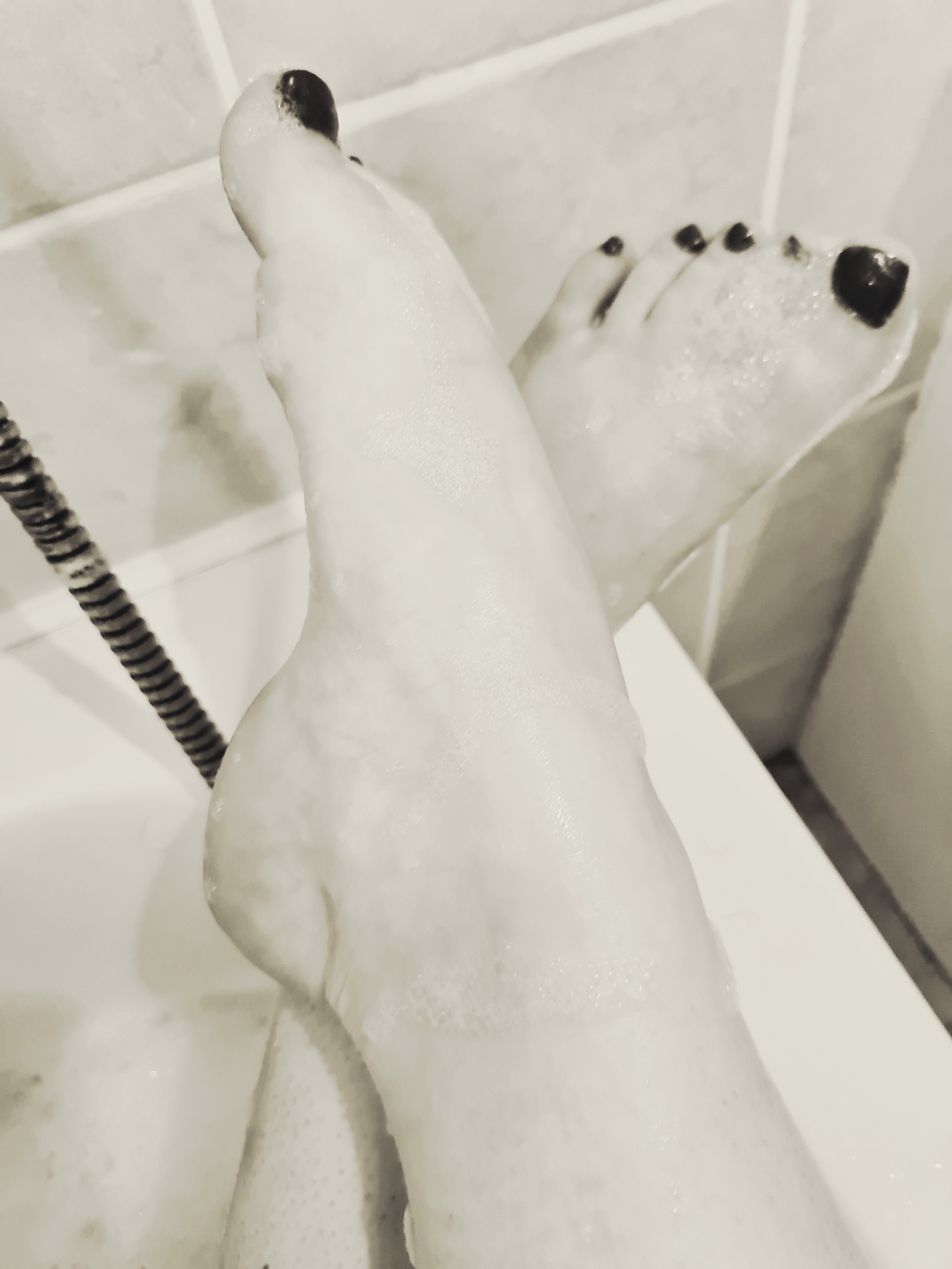 Barefoot Brunette OnlyFans