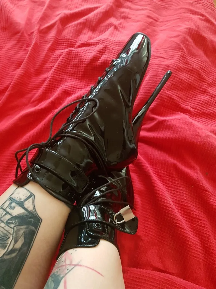 FFT girl OnlyFans header