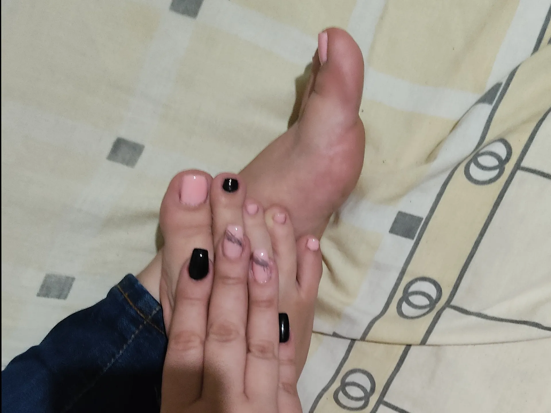 the feet of the chubby 👣🍒