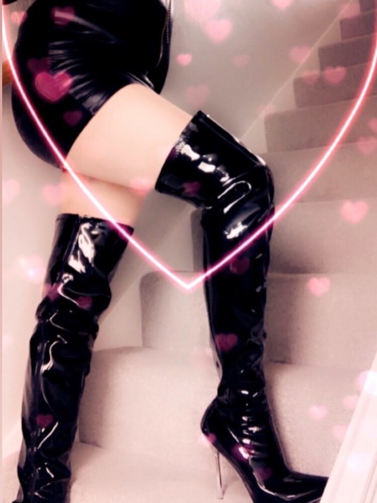 Feet, Food &amp; Travel Mistress OnlyFans