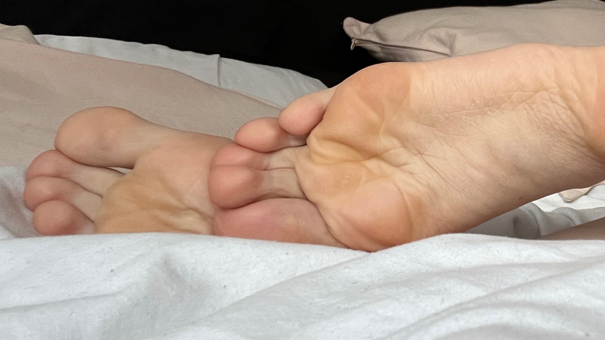 Feet of a millennial OnlyFans header