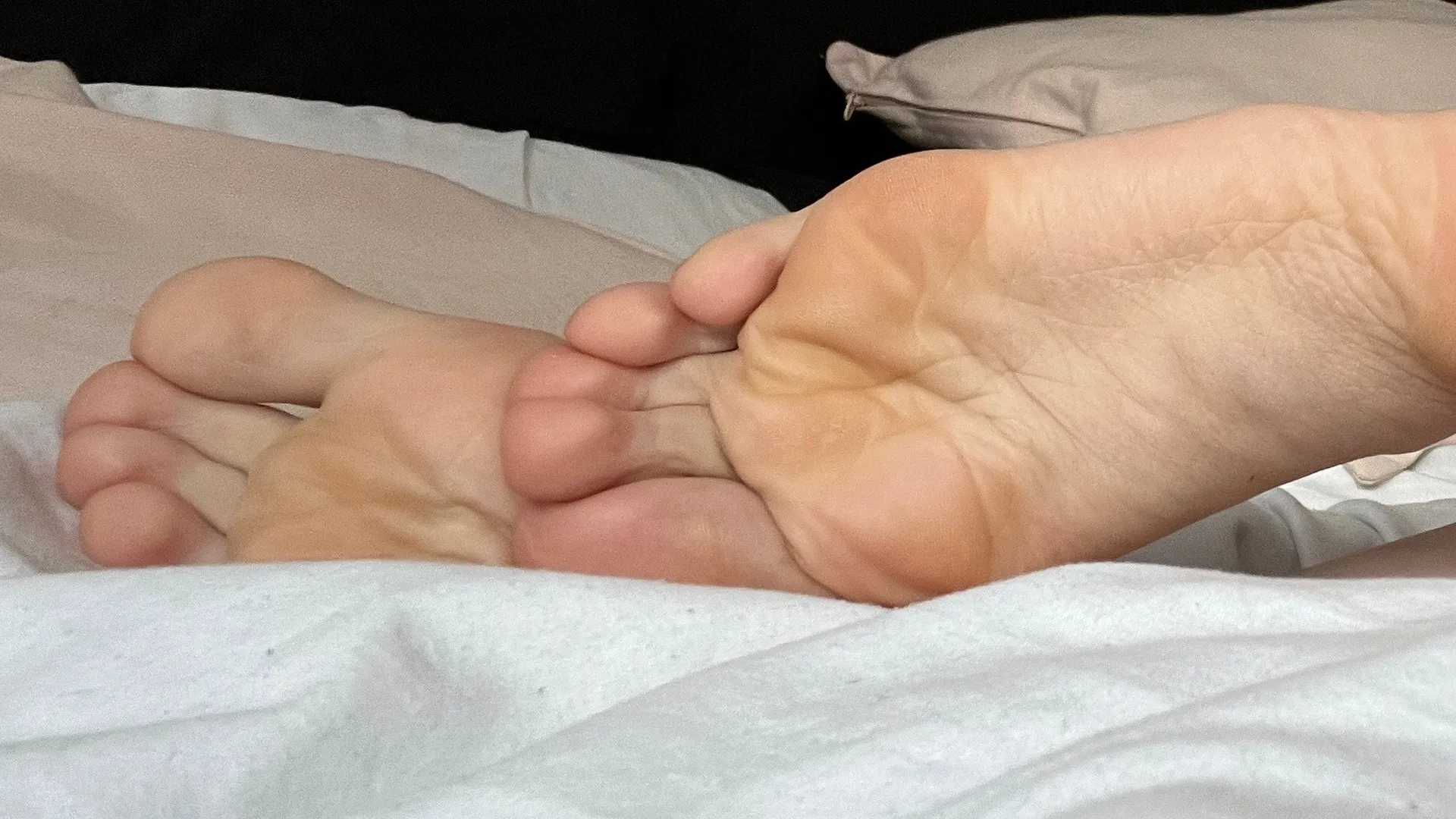Feet of a millennial OnlyFans header