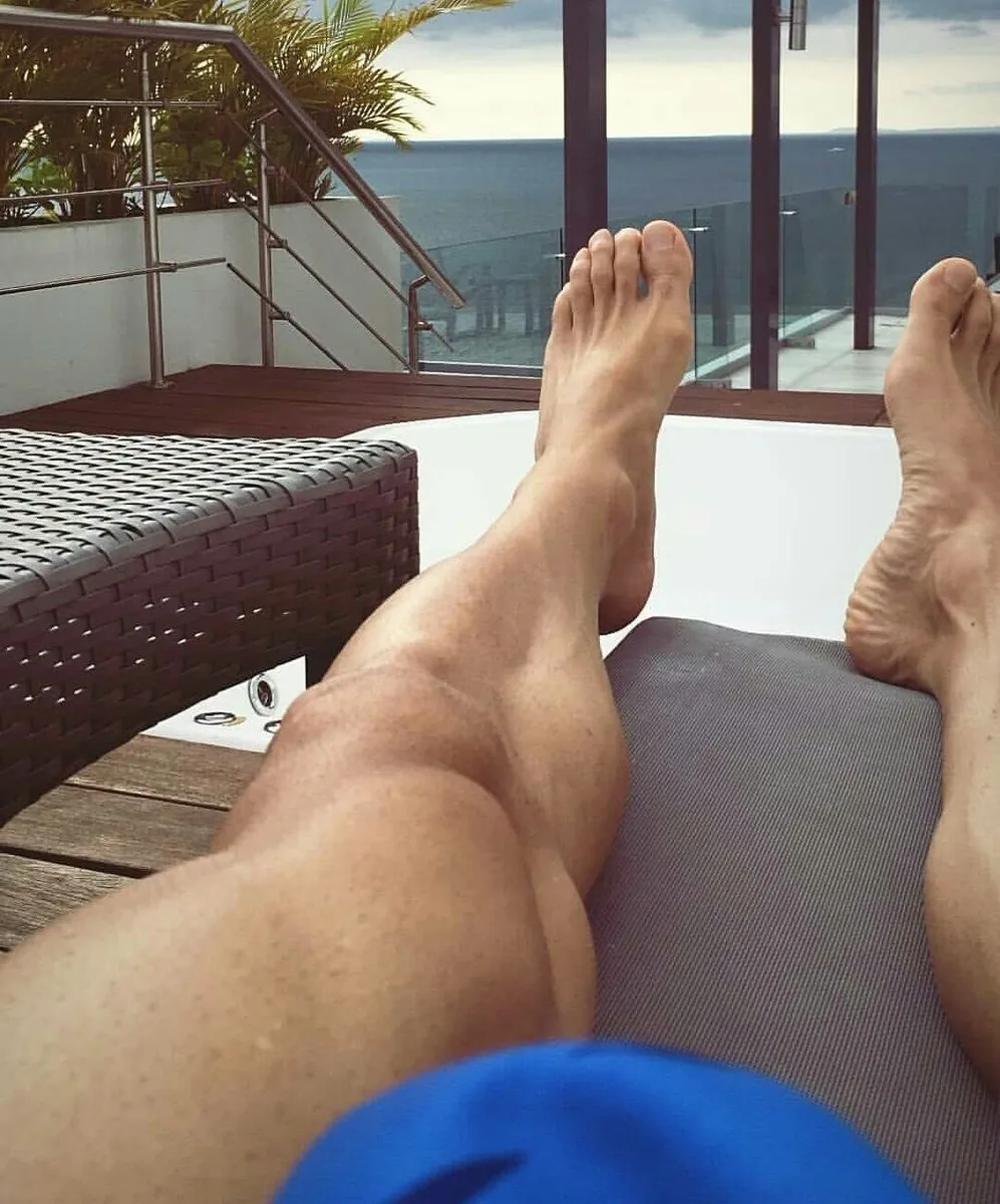 Feeds and Delicius Food