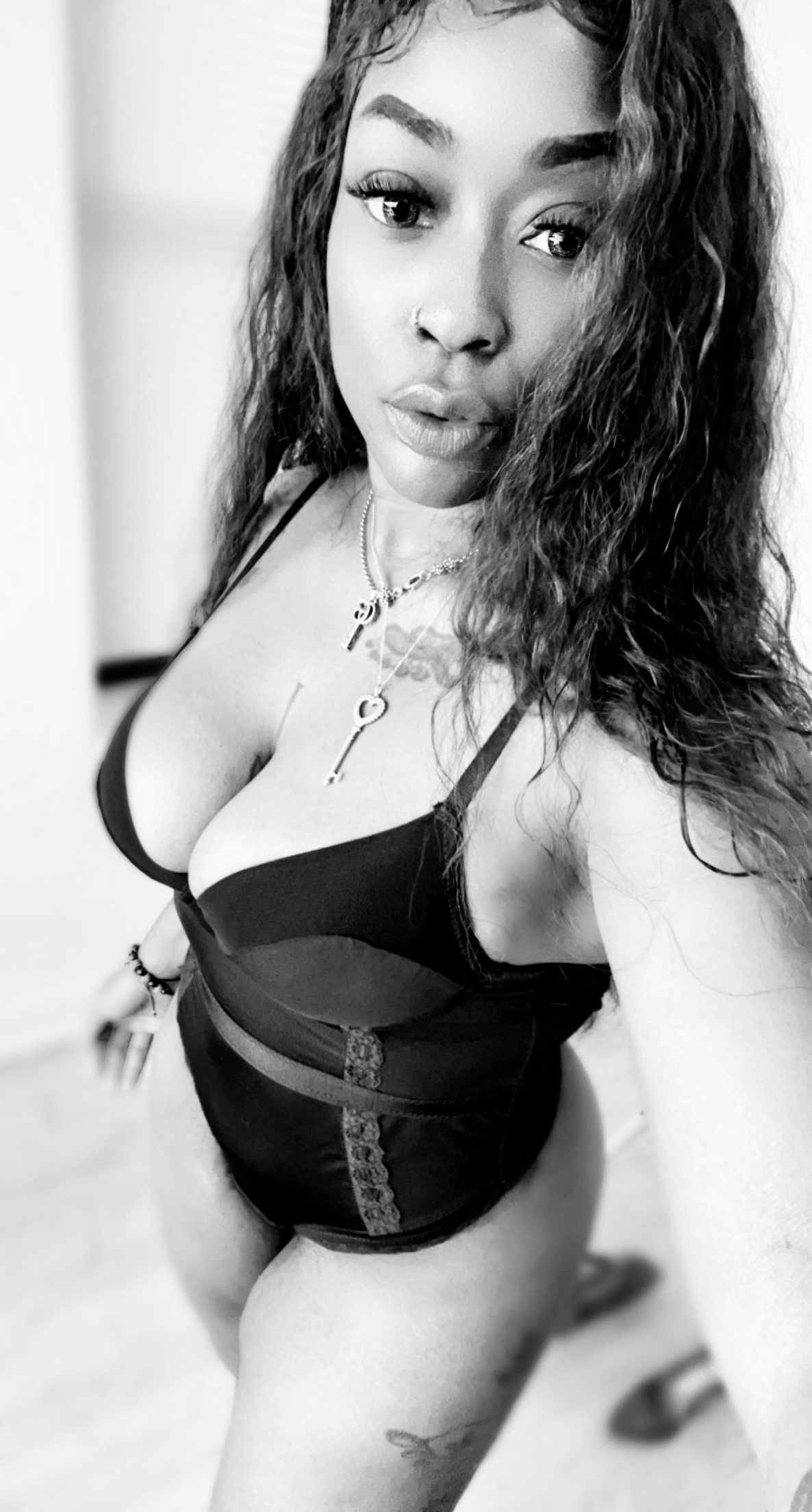 Fefetwochains OnlyFans header