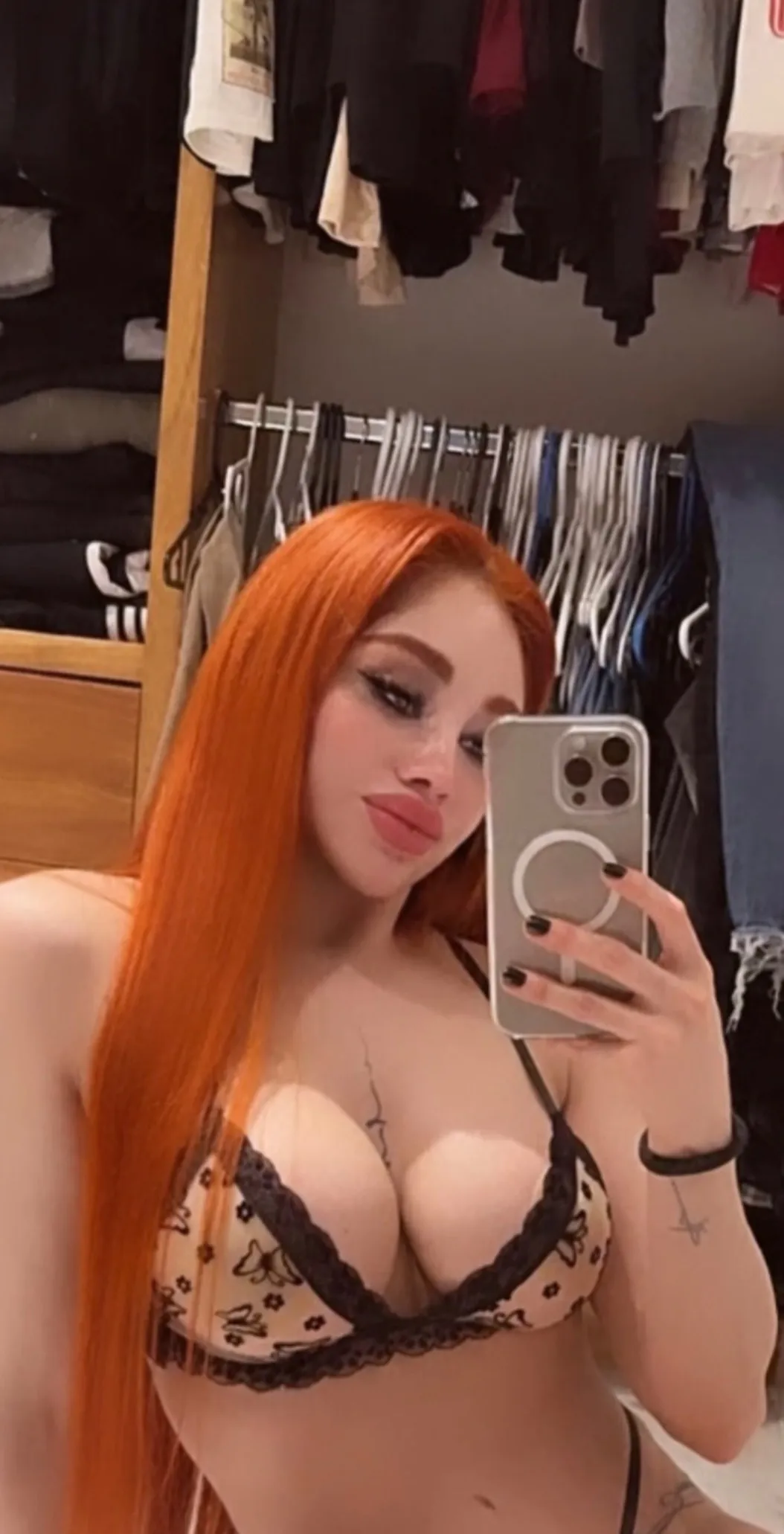 F E R   B R A V O 👅 OnlyFans header