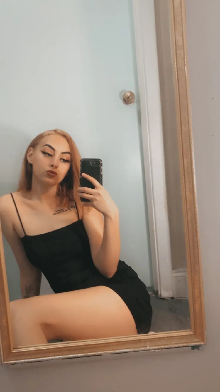 juliaa OnlyFans header