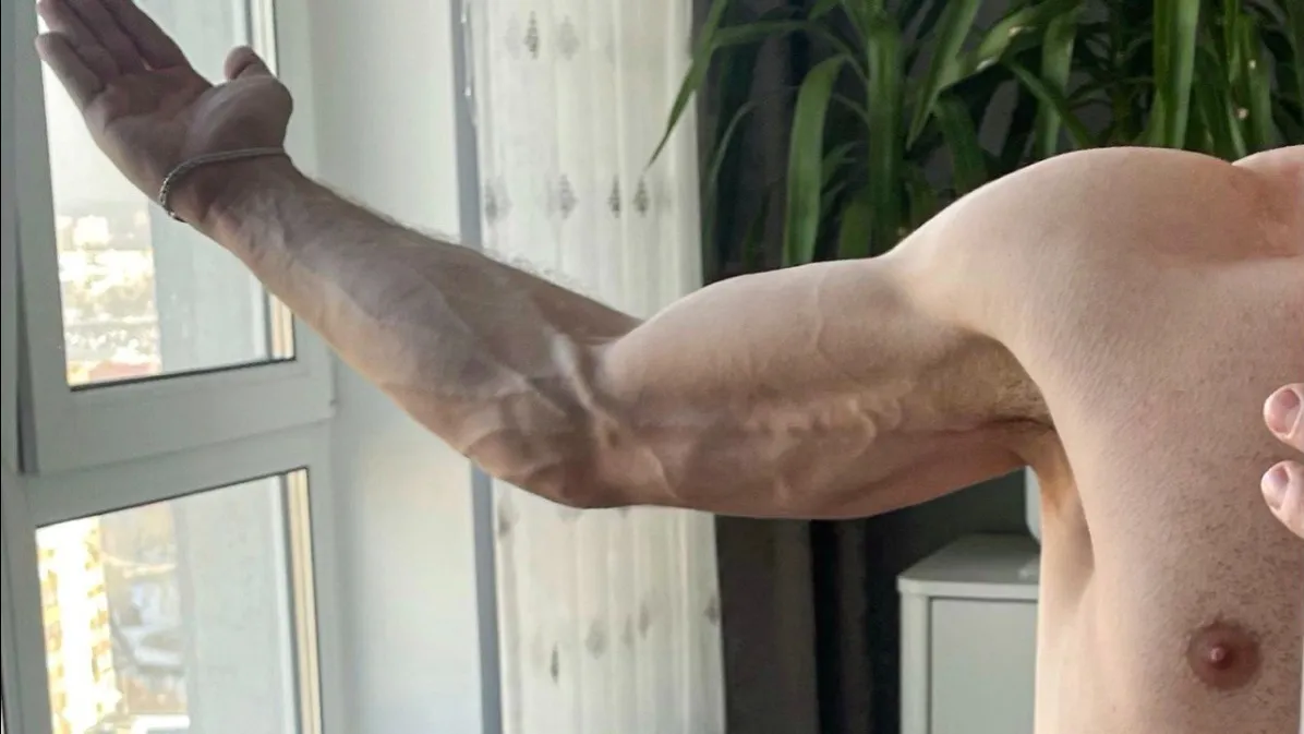 Sweet model OnlyFans header