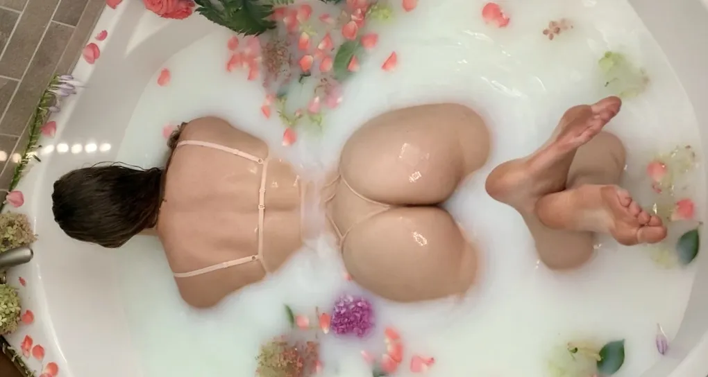 Nina Alder OnlyFans header