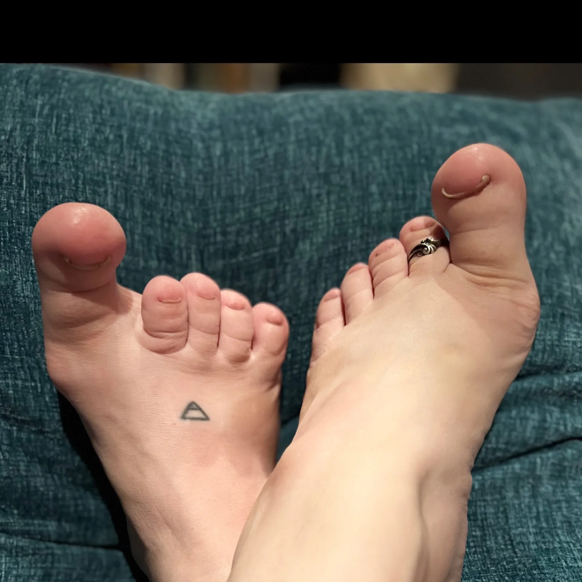 Xines Teeny Toes OnlyFans header