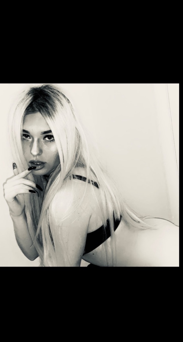 B🥰🎒❄️🚭 OnlyFans header