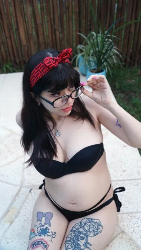 Frambuesa Miko (Pregnant latina)