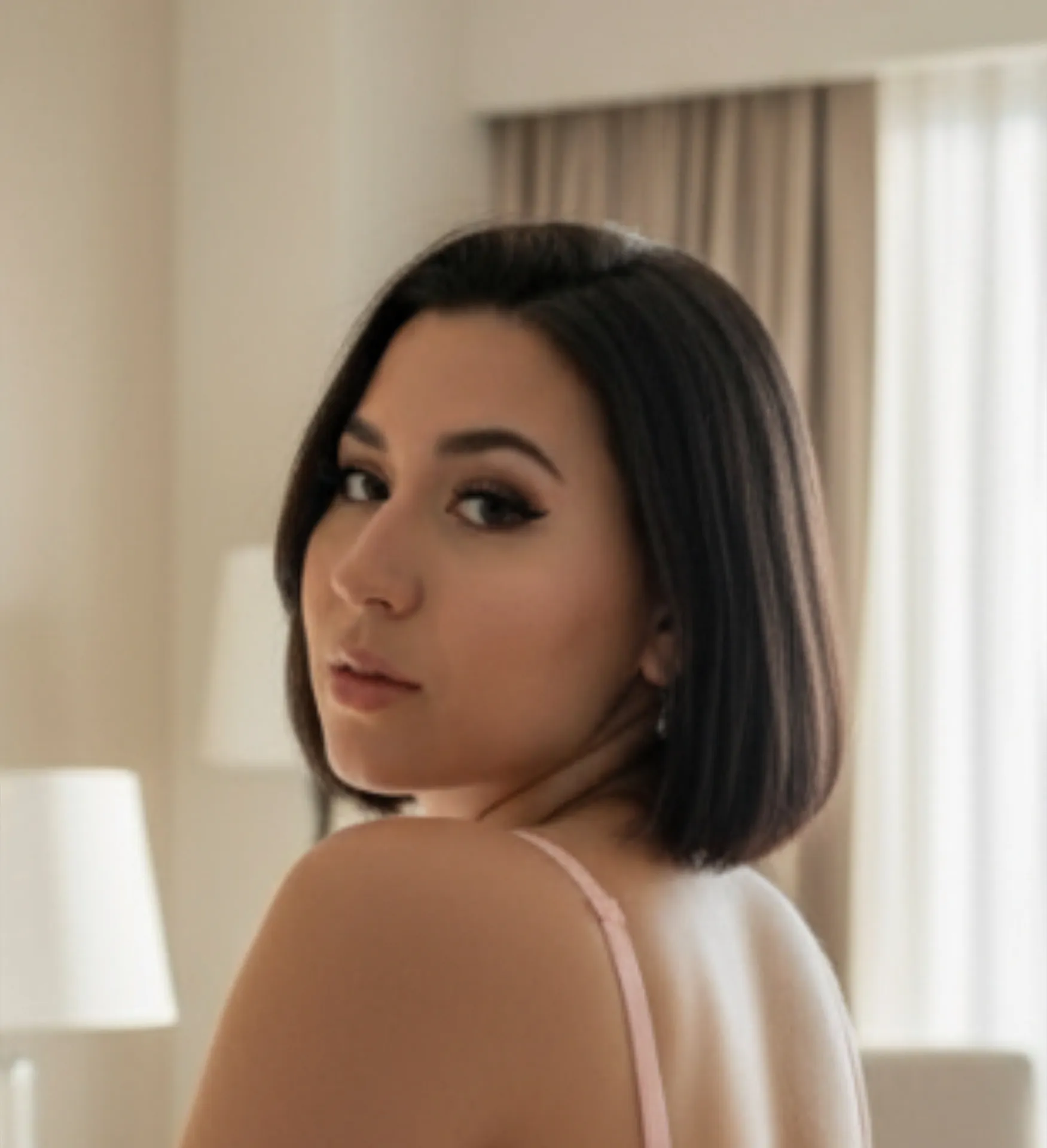 Lola... Thick nurse 😈💋