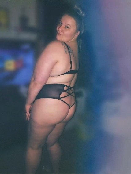 Thick Snowbunnnyyy 🥶 OnlyFans