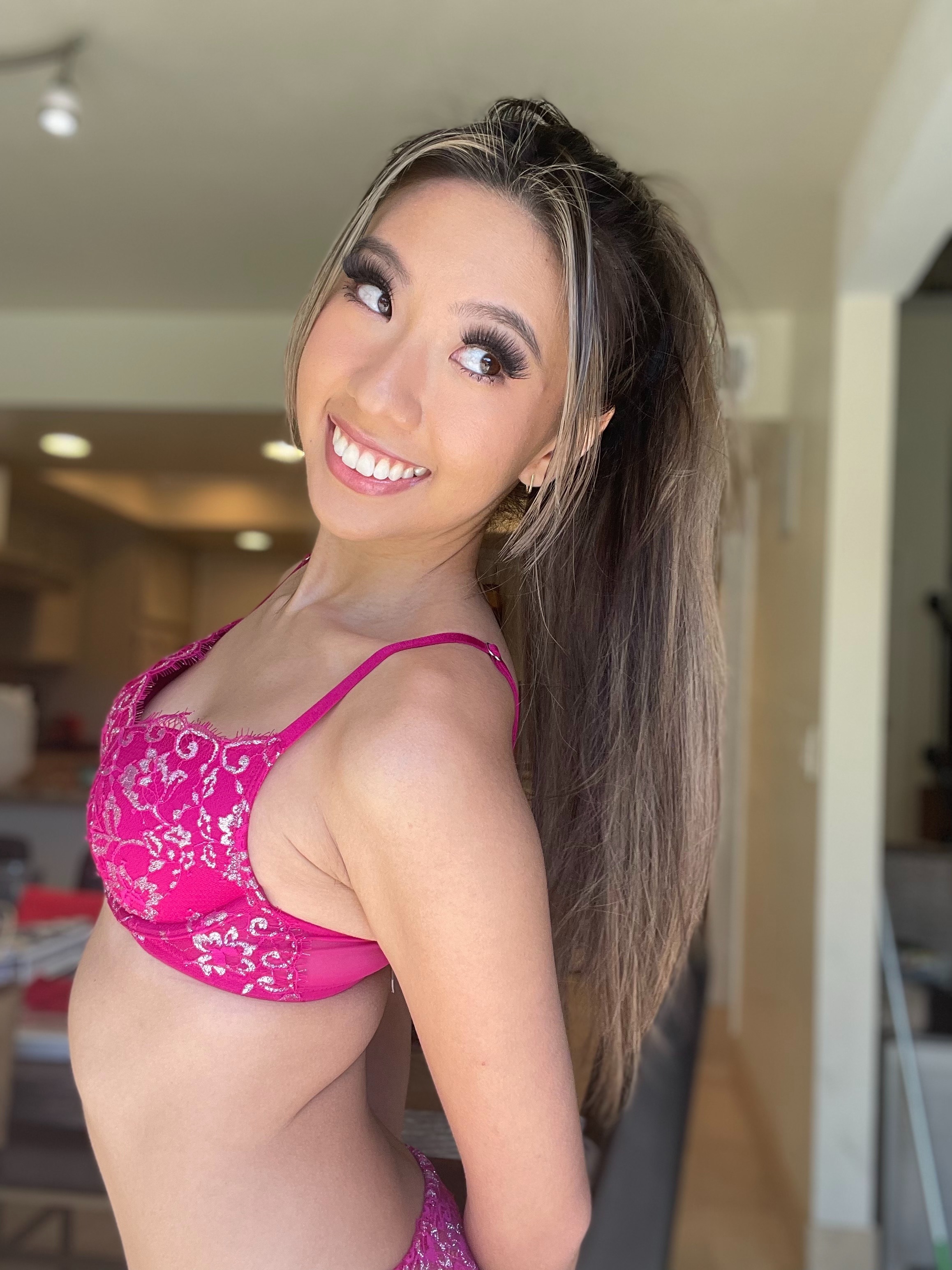 Ainsley Ace (FREE PAGE) OnlyFans