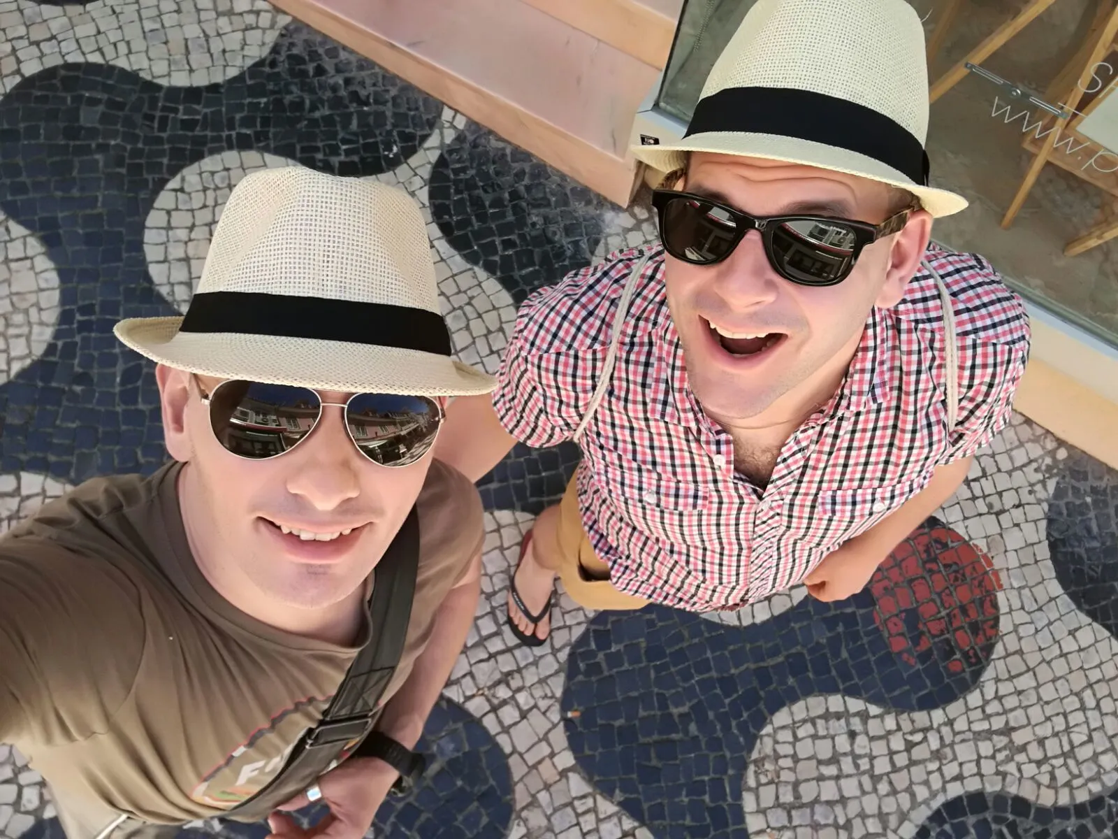 A Horny GayCouple sharing for free