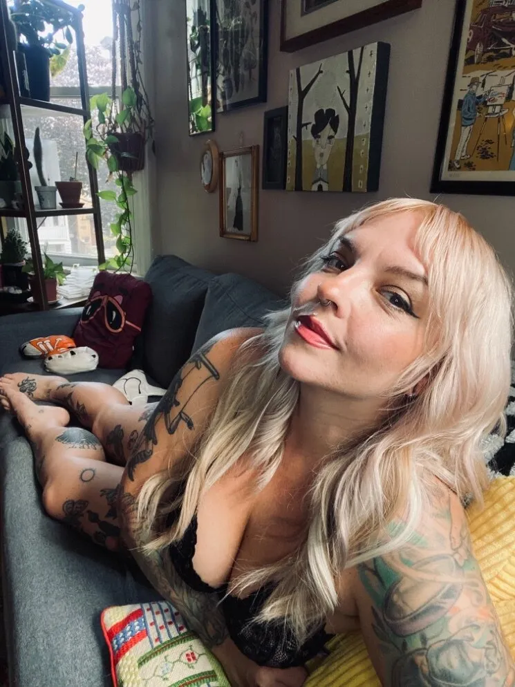 Dollie OnlyFans header