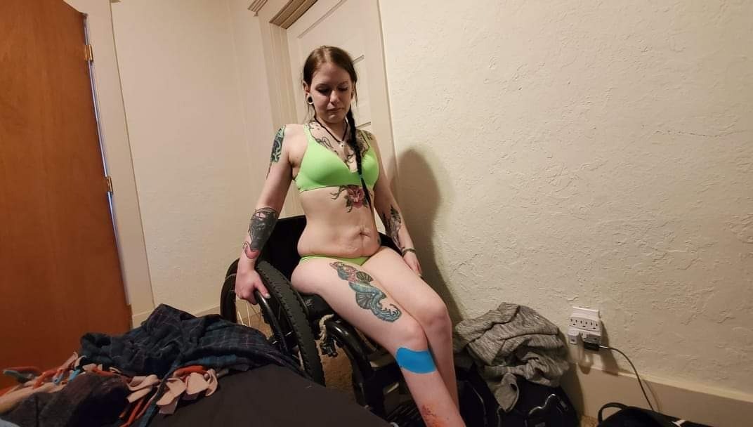 frostyvixen OnlyFans header