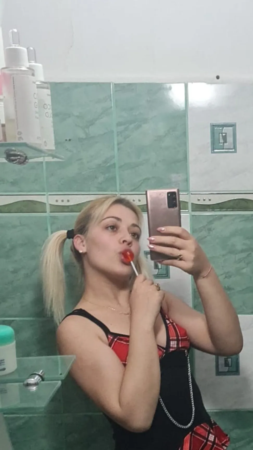 Lacra OnlyFans header