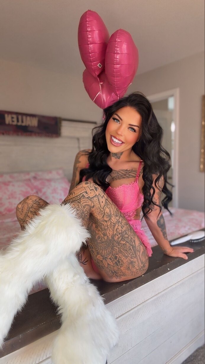 InkedKell 🏆 RATED #1 Tatted Babe on OF 🖤 OnlyFans