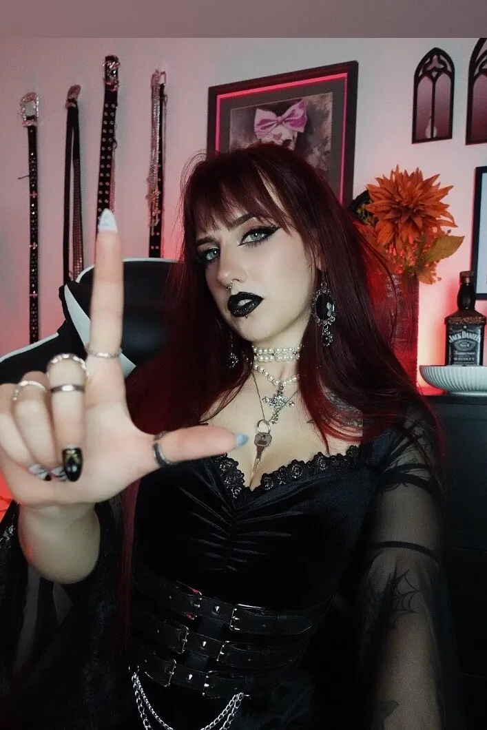 IVY FOX - big booty, gothic dominatrix 🦊