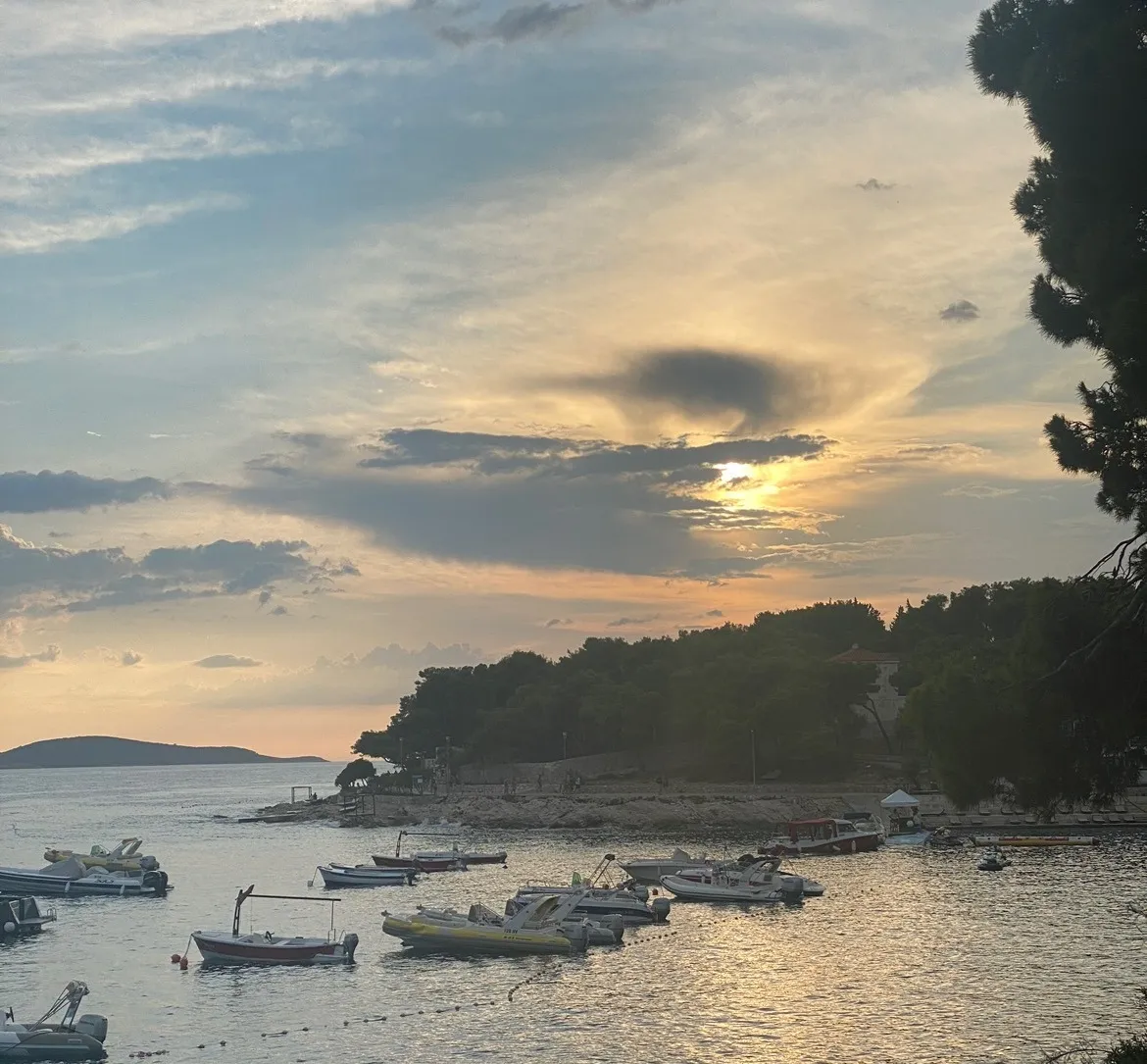 Izzyssecret OnlyFans header