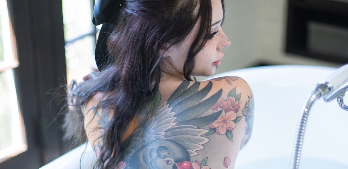 Junie OnlyFans header