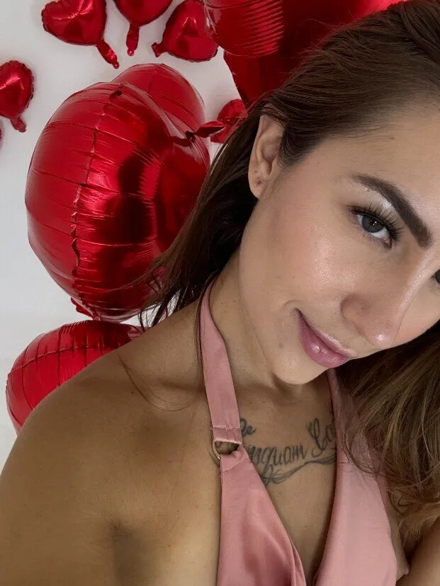 Laura Jones 🩷 Custom Queen