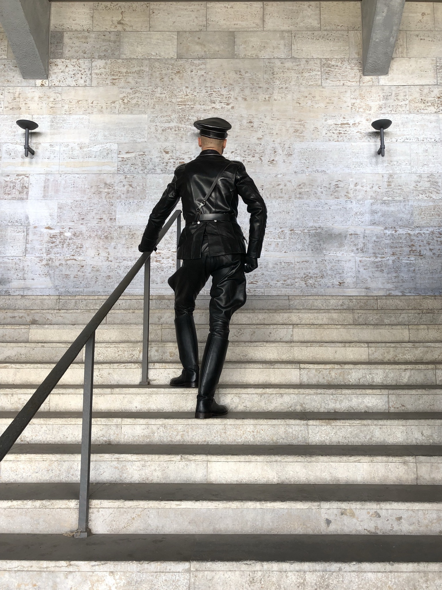 LeatherSkinSir OnlyFans