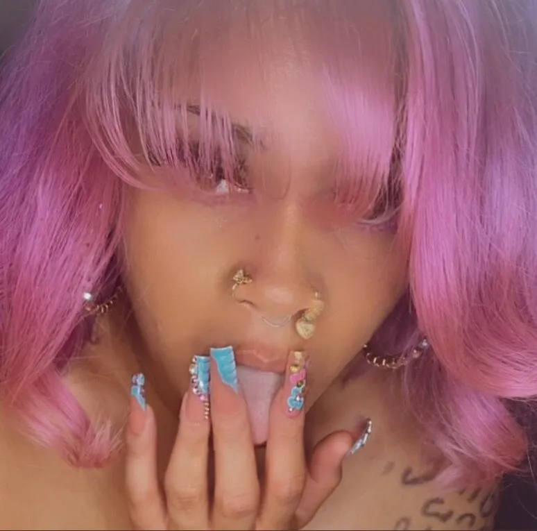 TheRealTionaxnextdoor🤫🍭💦