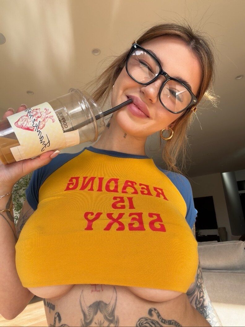 LUNA ELLIE🌙♡‧₊˚ OnlyFans