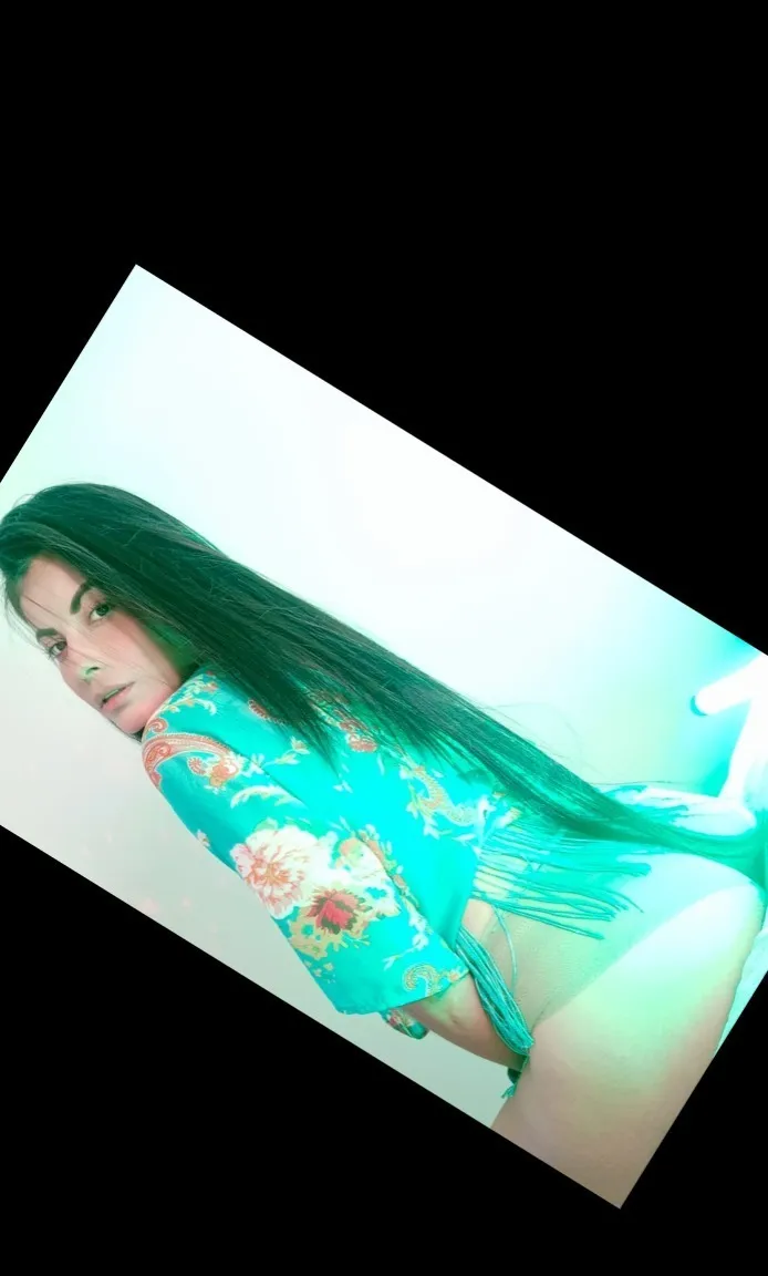 M.latina OnlyFans header