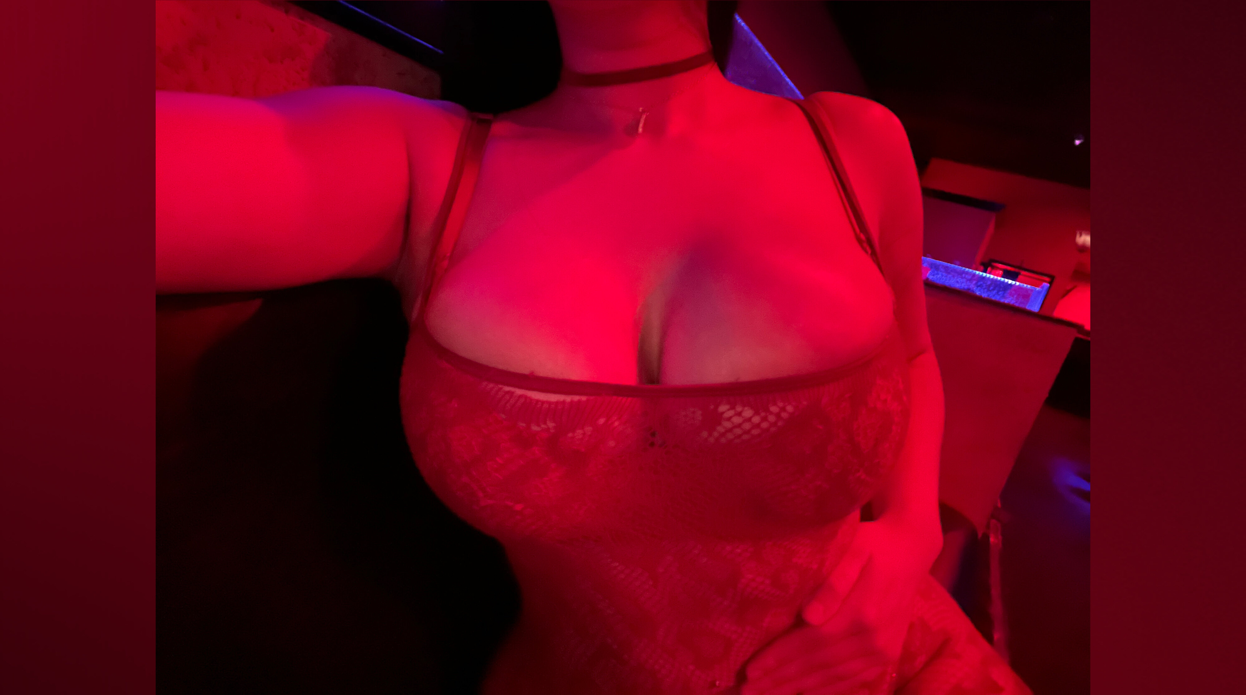 Leslie OnlyFans header