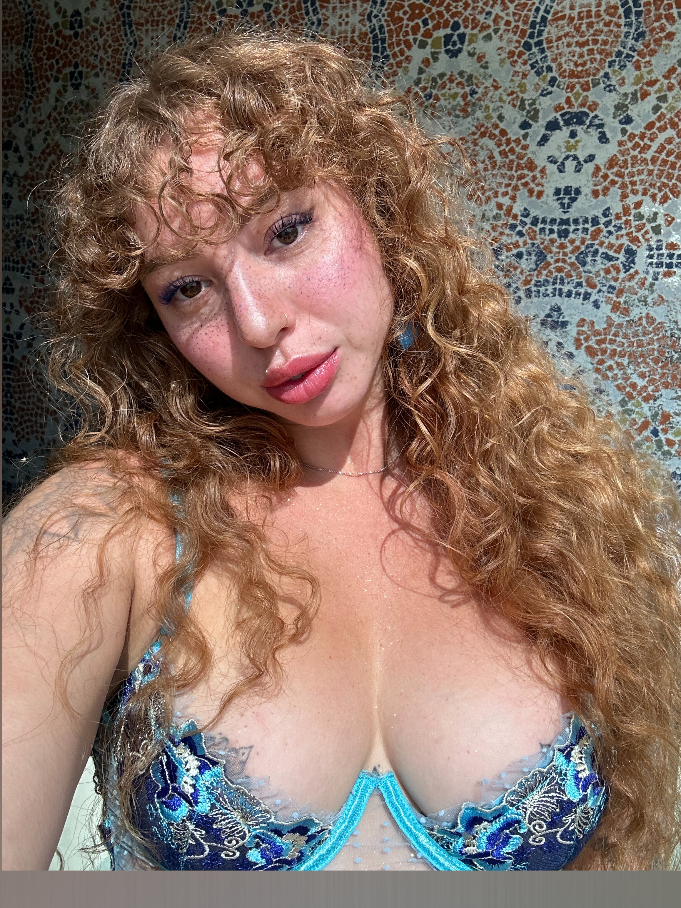 Mae 💛 (YOUR FAVE REDHEAD NYMPH)