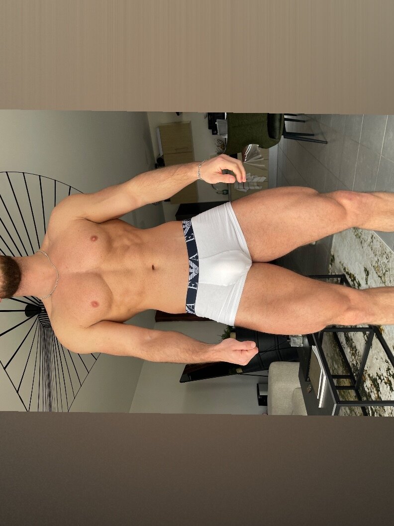 maxcrave_free OnlyFans header