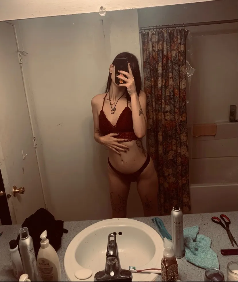 Moeluv OnlyFans header