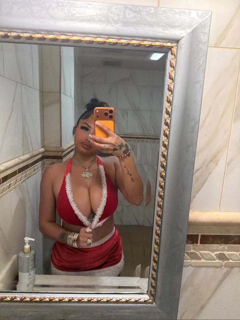 Naya 🌺 OnlyFans header