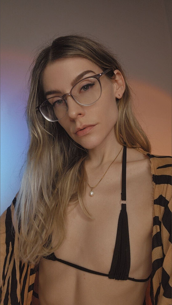 🌴 em ♡ OnlyFans