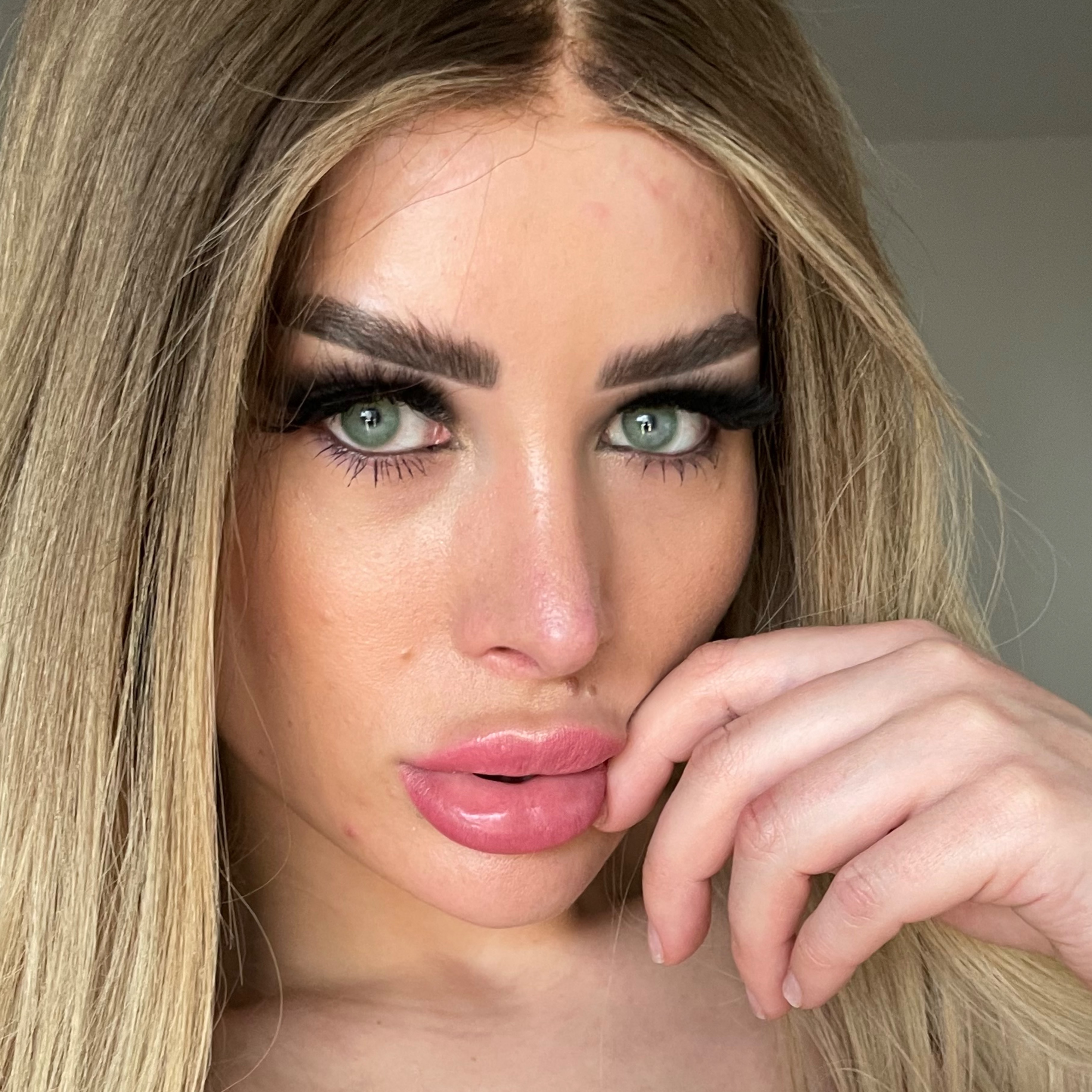 Aline OnlyFans header