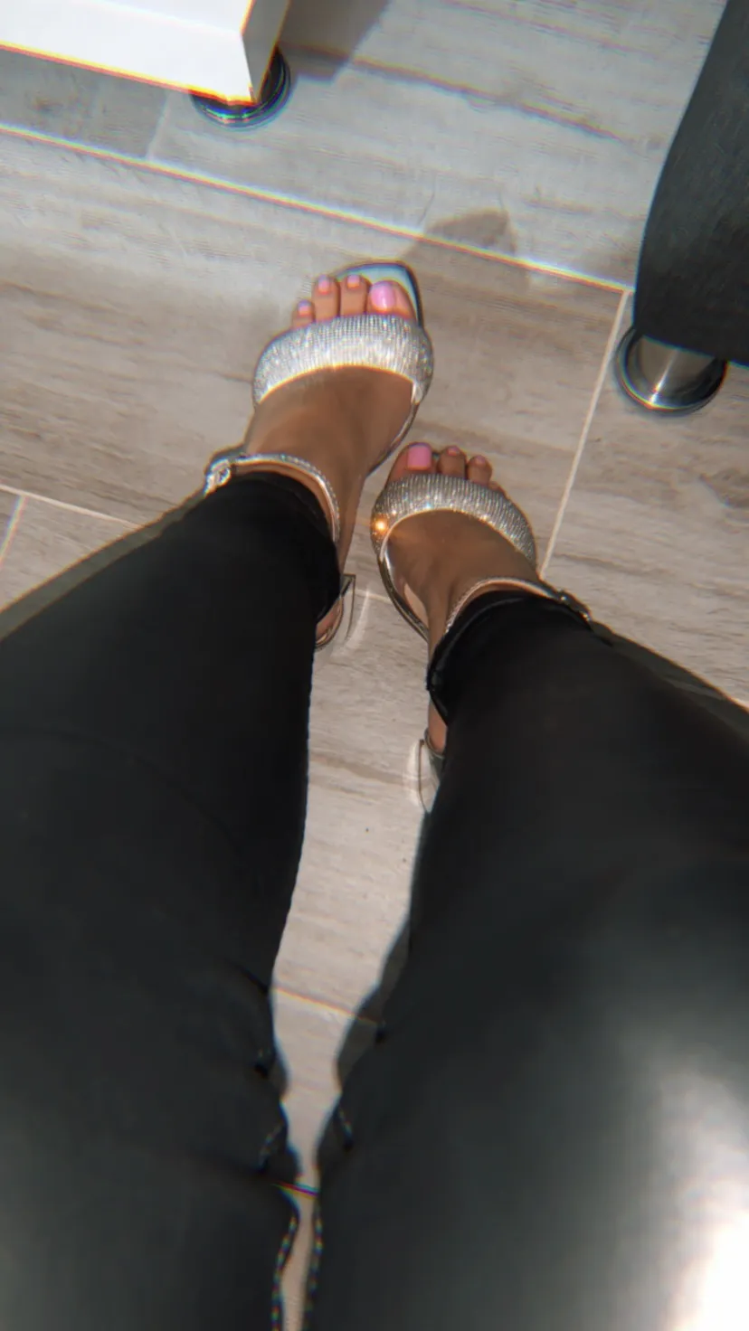 Mía OnlyFans header