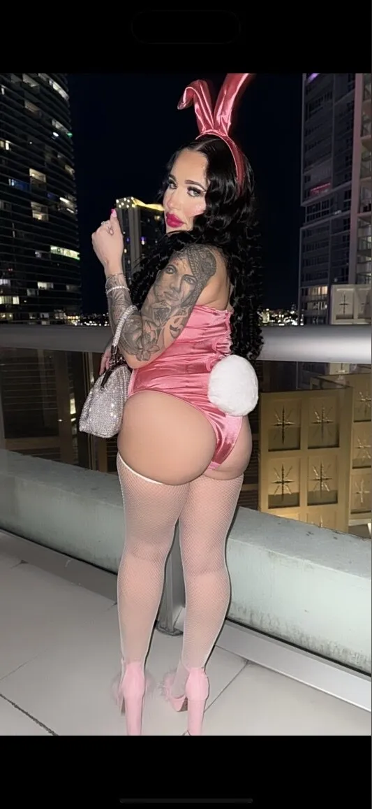 Julie OnlyFans header