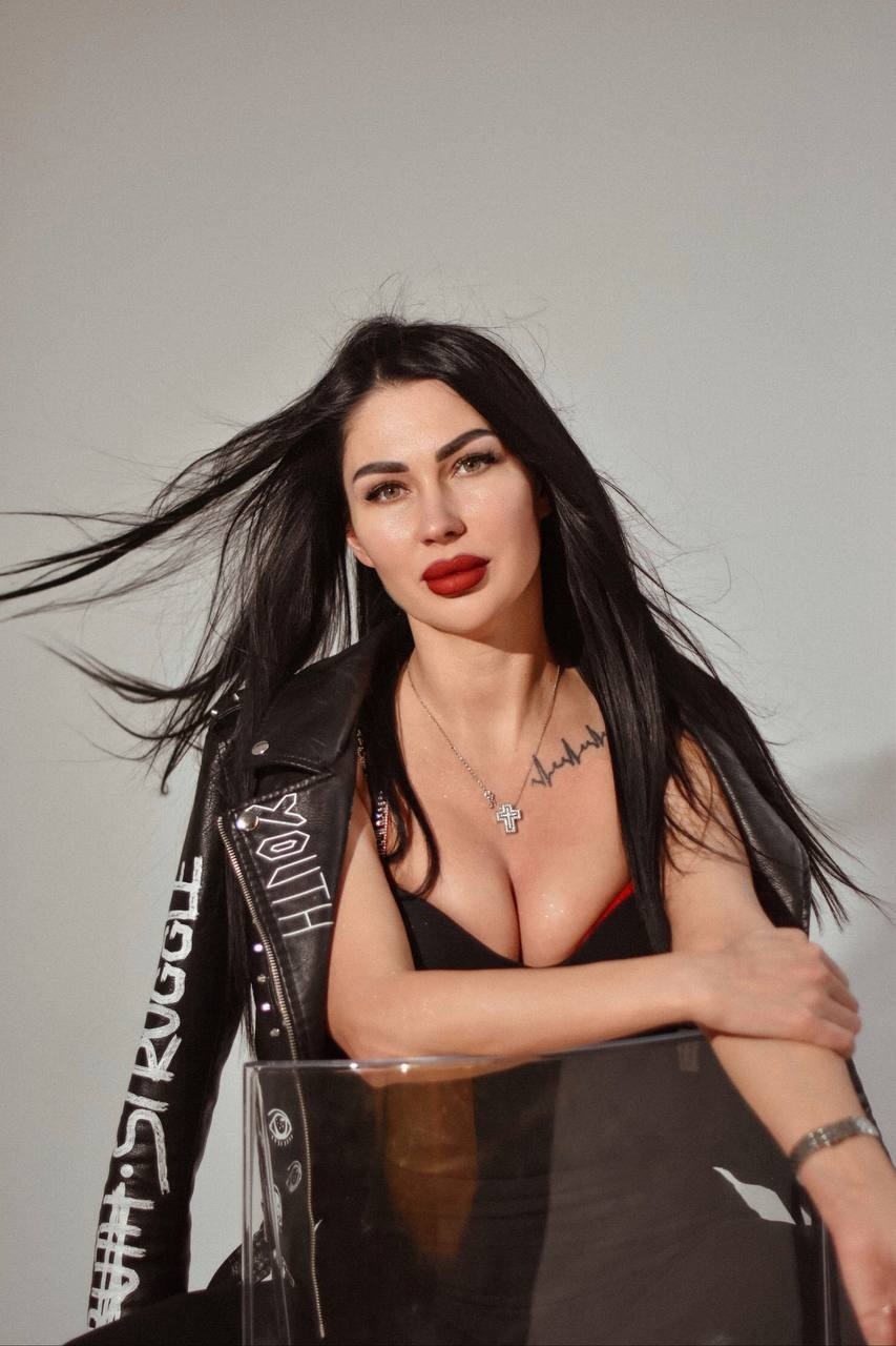 🐋 ✪🅞🅛🅘🅥🅘 🅟🅔🅐🅡🅛 ✪🐋 OnlyFans