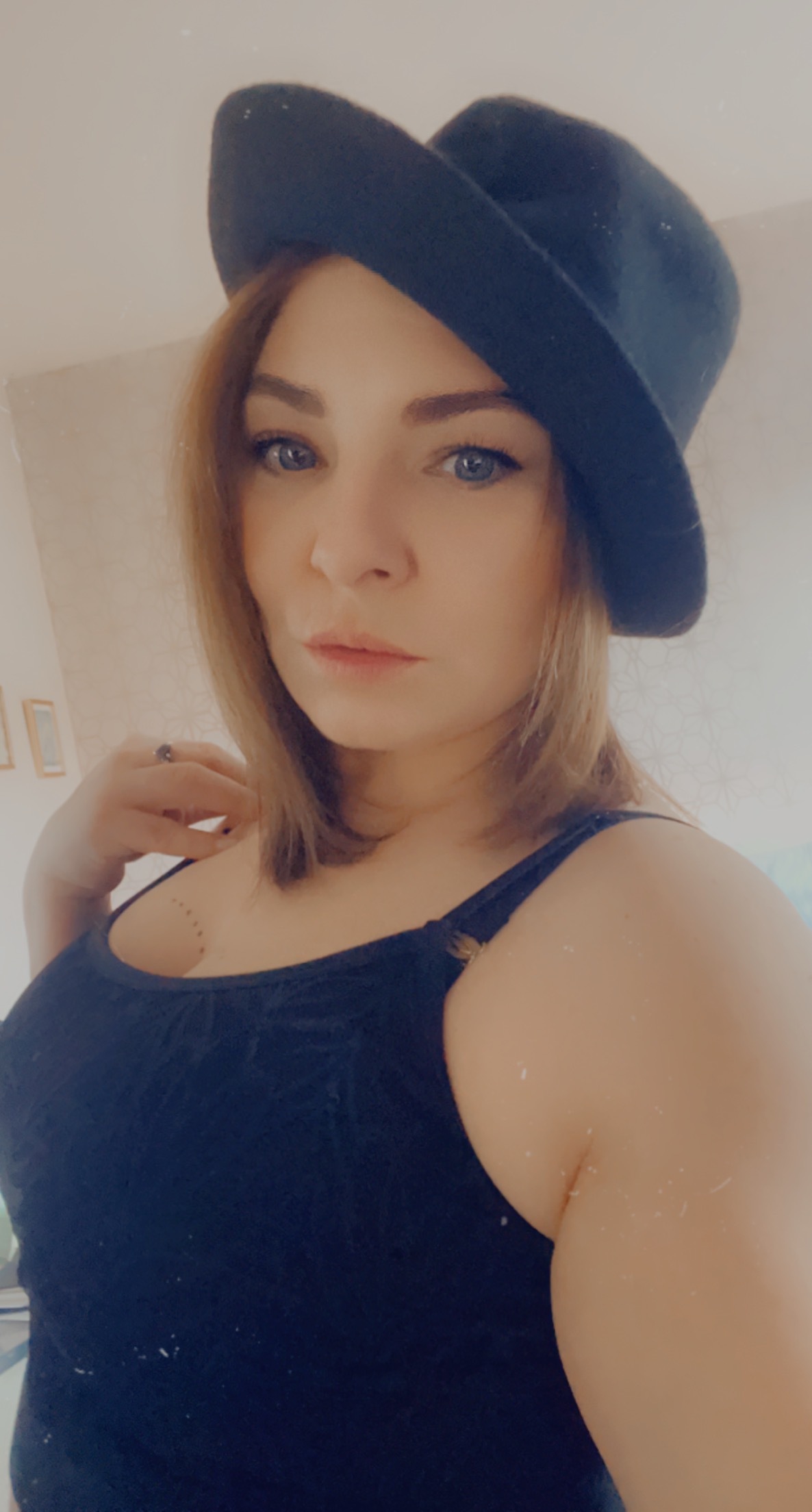 - Little Wonders gentlemans lounge OnlyFans