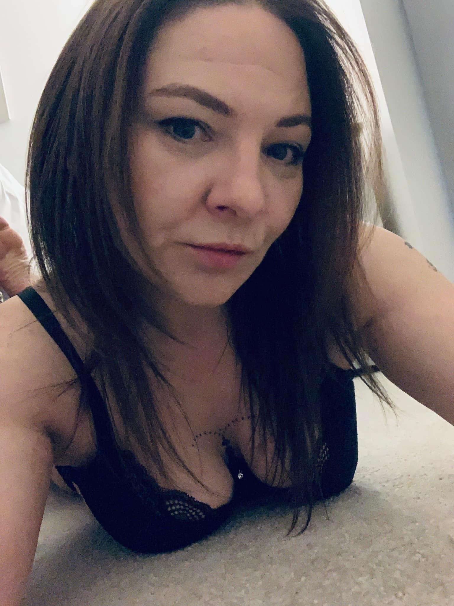 - Little Wonders gentlemans lounge OnlyFans header