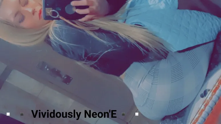 Vividously Neon'E cover