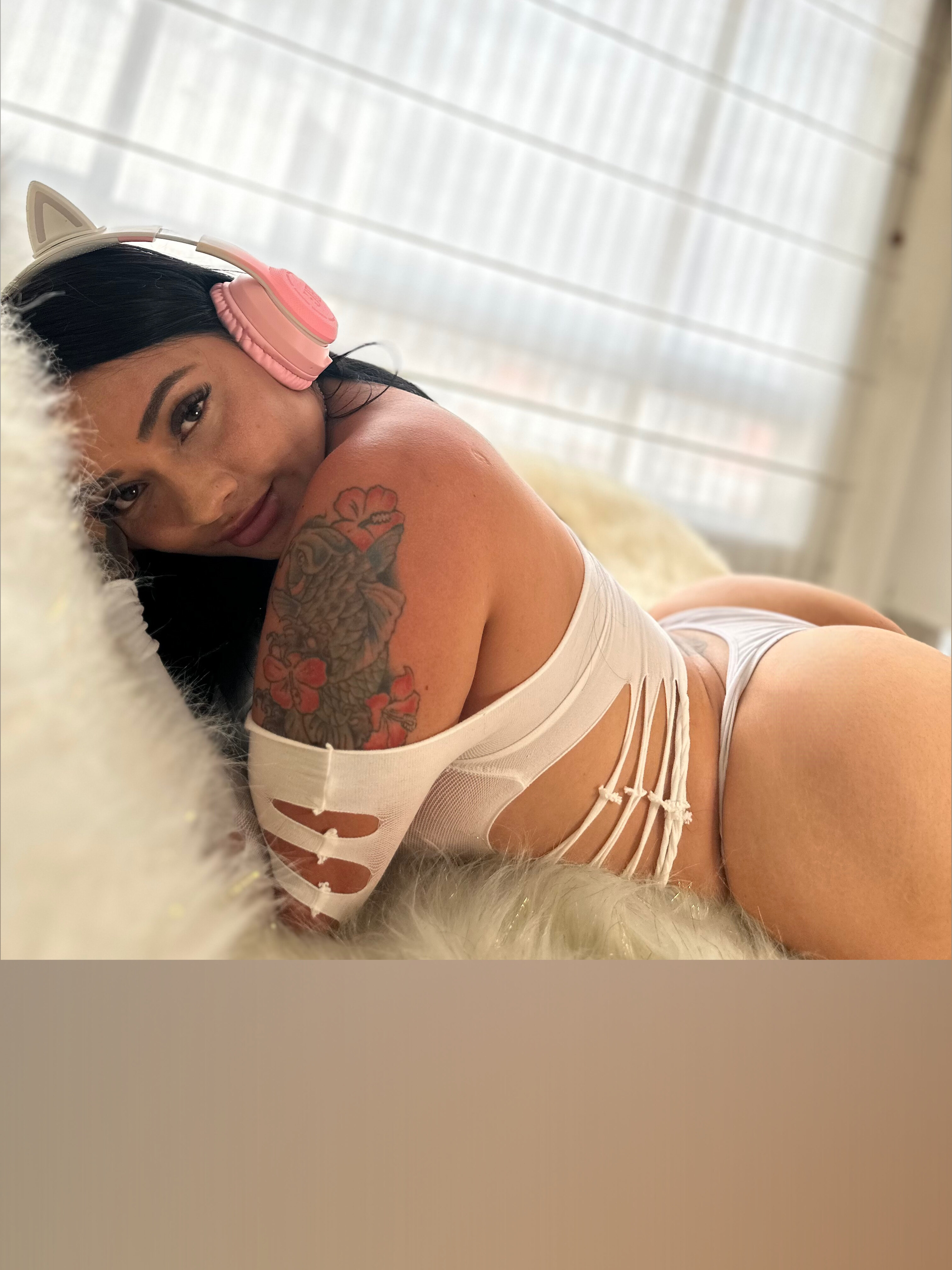 Lau OnlyFans header